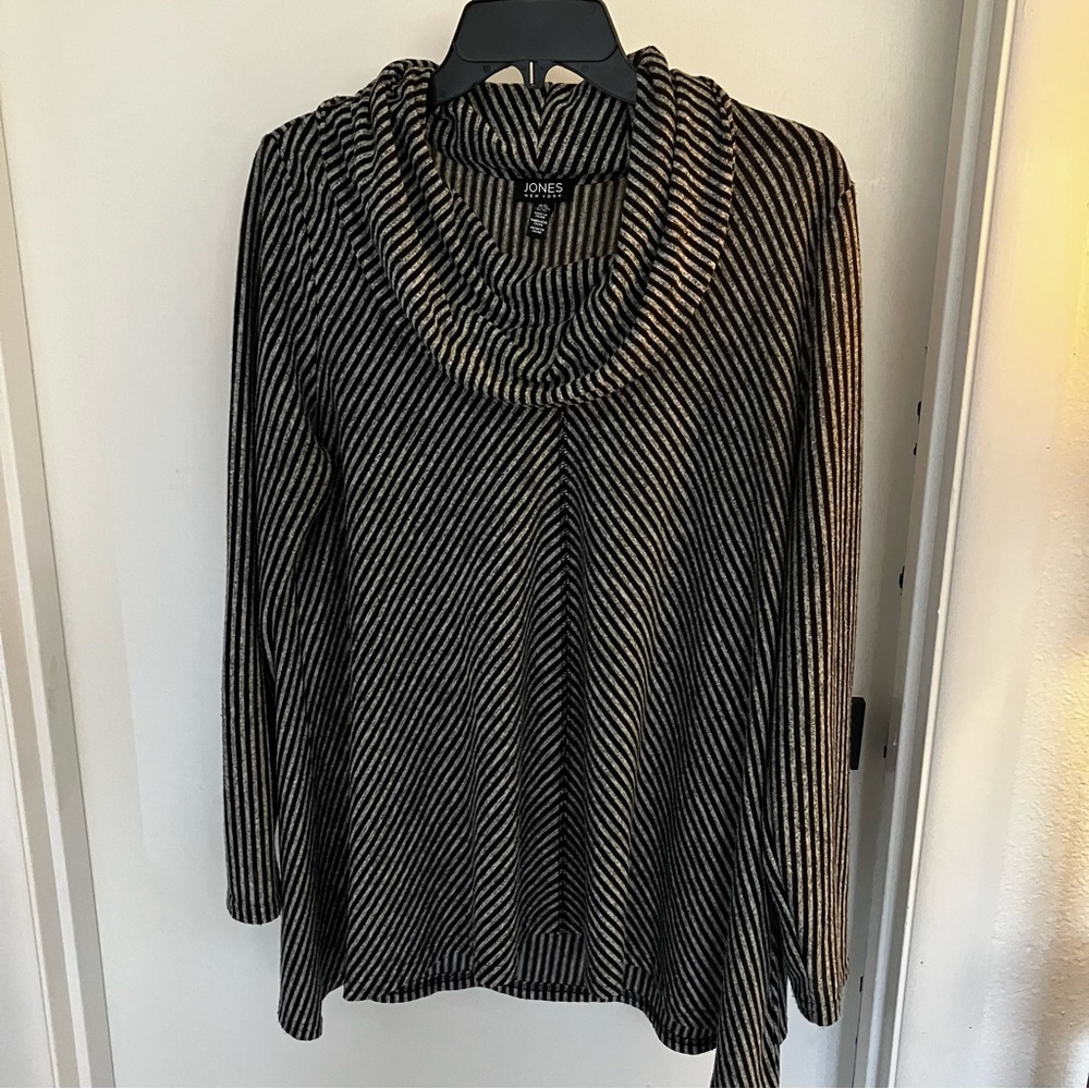 Jones New York Black and White Striped Sweater